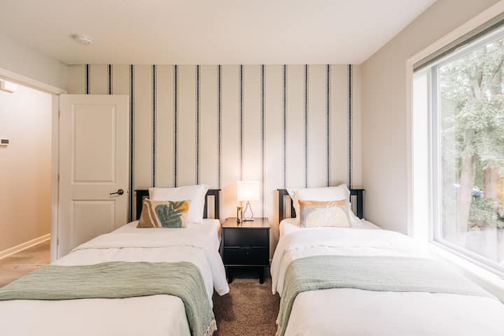 Diseñadas para nuestros jóvenes viajeros, las camas individuales son ideales para una pijamada memorable. 