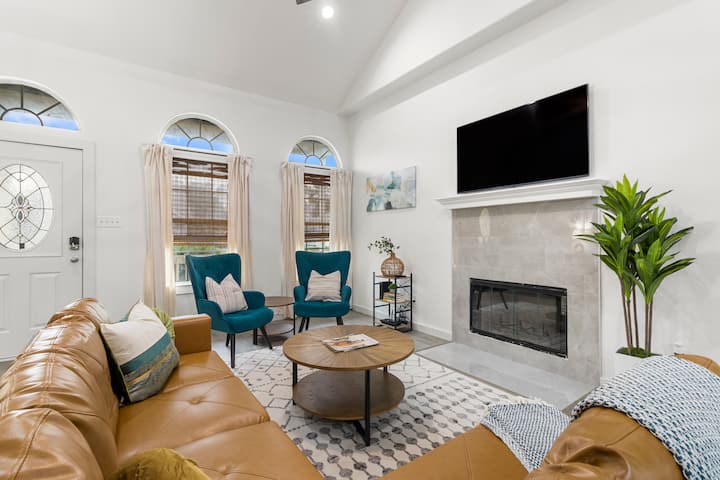 Modern & Updated 3bed 2bath Home - Taylor, TX
