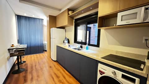 New Apartment with Style & Comfort in the Center