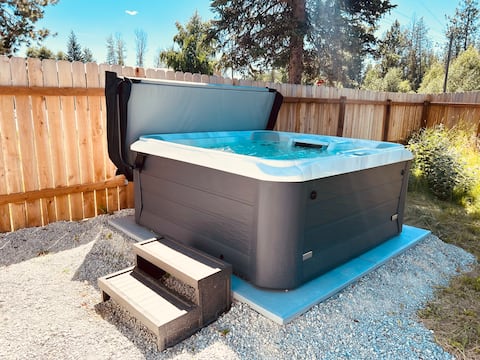 Enjoy a Fire Pit & Hot Tub + Tesla charger