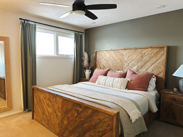 Dormitorio principal con cama king size