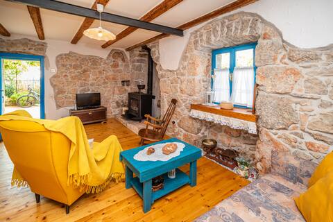 Top Airbnb: Traditional Krk house in Skrbčići