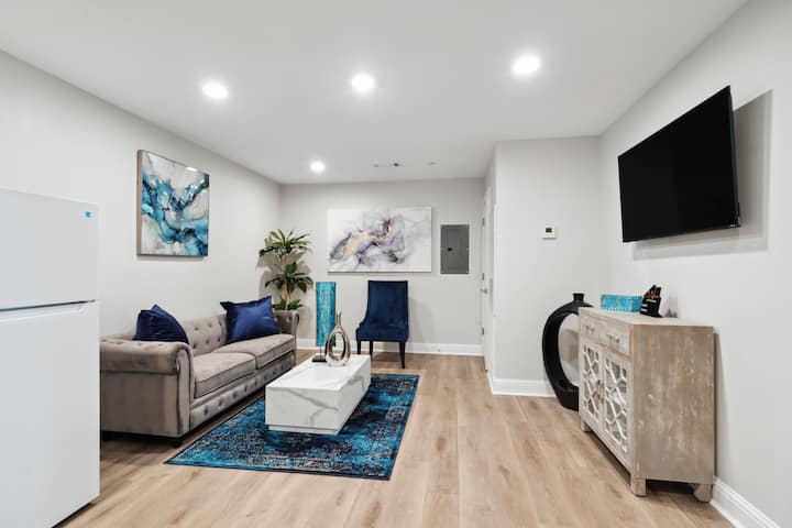 6br/6ba | 5 Suite Block | Pool | Parking | 11tvs - New Orleans