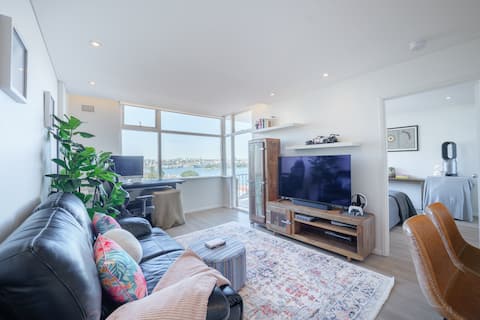 Popular Airbnb listing: Chic Sydney Opera House View - Kirribilli Sydney in Kirribilli