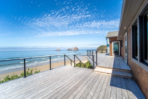 Beach, Please!
Modern Oceanfront Haven