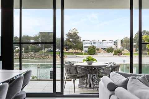 Stunning Seaside Serenity + Private Swimming Jetty