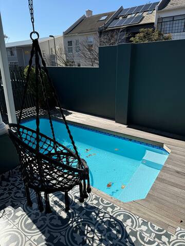 Greenpoint Coastal Cottage gallery image 2