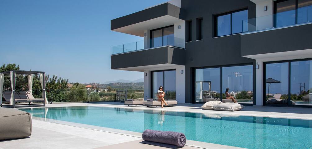 Omnia Luxury Villa, 100m2 Pool, Whirlpool & Gym gallery image 4
