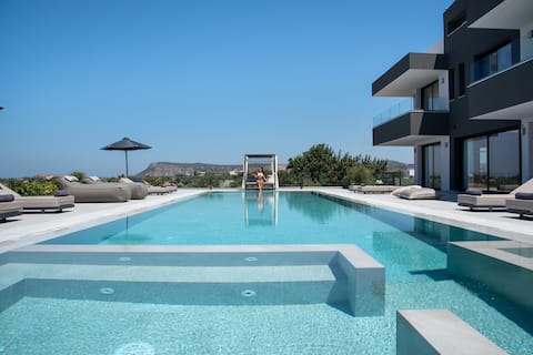 Omnia Luxury Villa, 100m2 Pool, Whirlpool & Gym