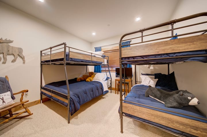 Lit « queen size » et lits jumeaux « Twin » avec salle de bain