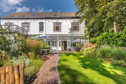 Historic family house - 10 persons