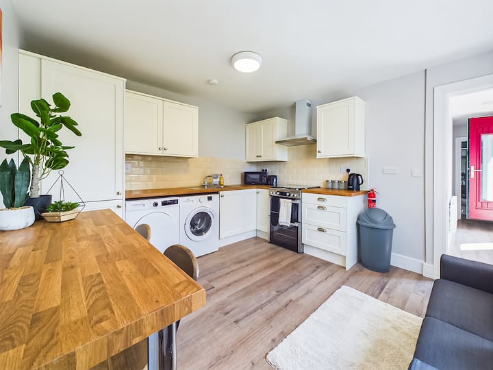 Waterford City · 3 Bedroom · 2 Br · Fully Serviced - Waterford