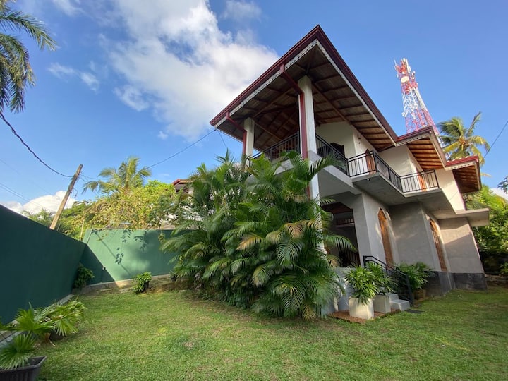 Croton Villa - Hikkaduwa