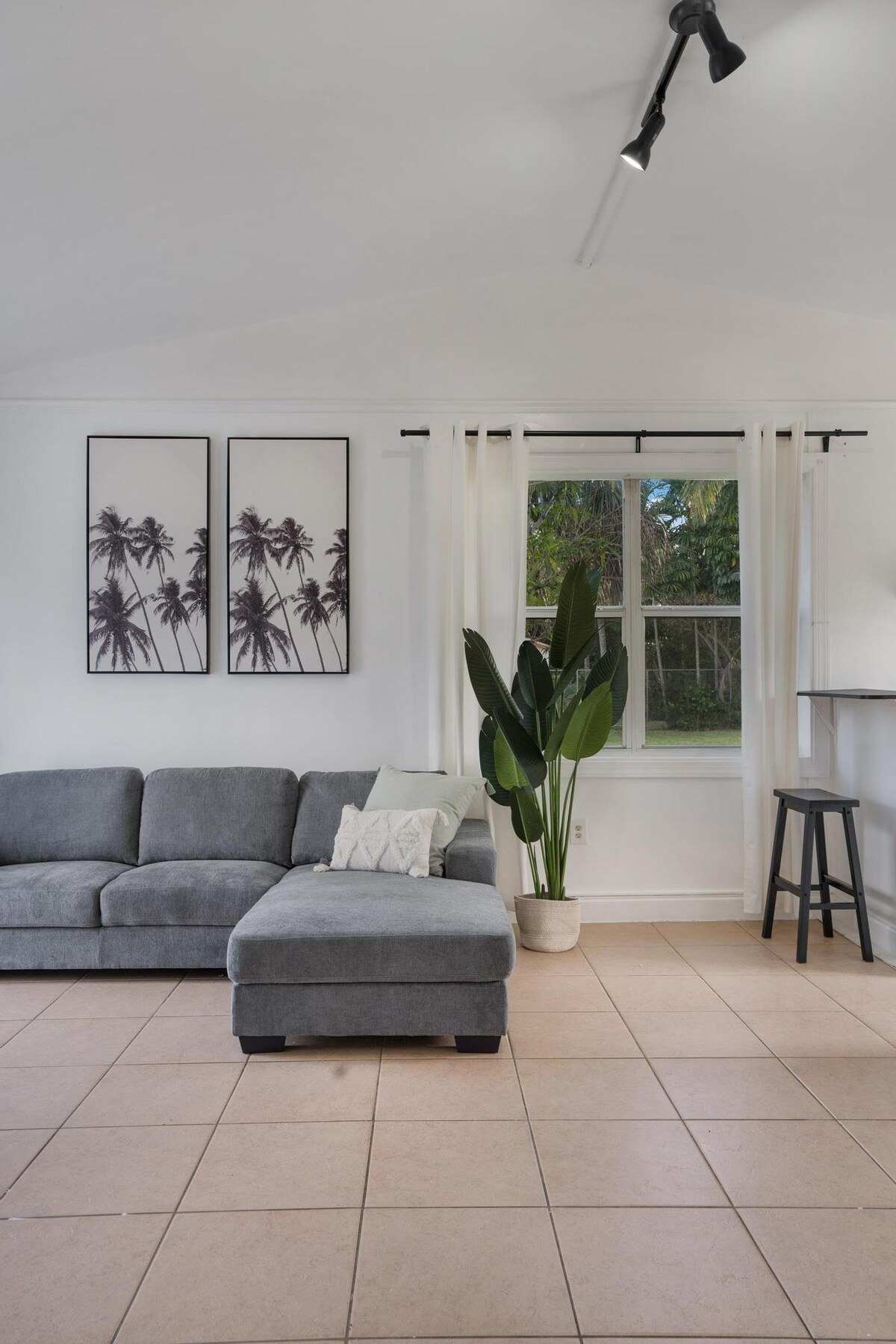 Popular Airbnb listing: Peaceful Waterfront Escape in North Miami