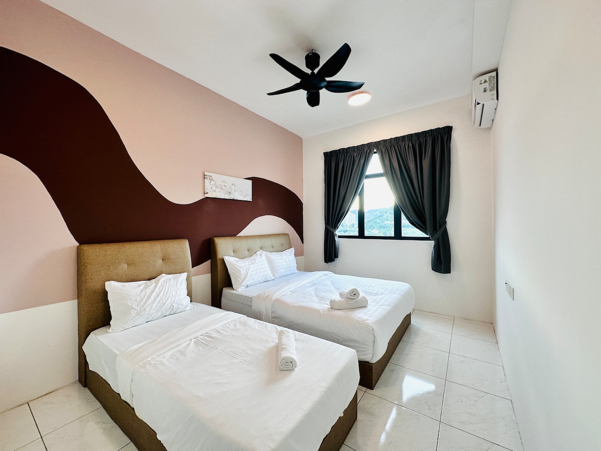 3BR Marvellous Homestay @Sun Sg Nibong 

Master room- 1 queen bed  + 1 single 
Bafu lililoambatishwa 
ZOTE ZIKIWA NA AIRCON na FENI 
