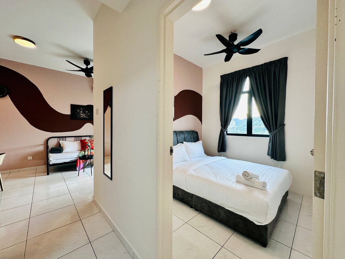 3BR Marvellous Homestay @Sun Sg Nibong 
ZOTE ZIKIWA NA AIRCON na FENI 

Chumba cha 3 - kitanda 1 cha ukubwa wa malkia 