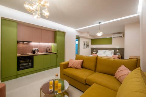 Multi-Unit Apartment Piraeus - For Large Groups