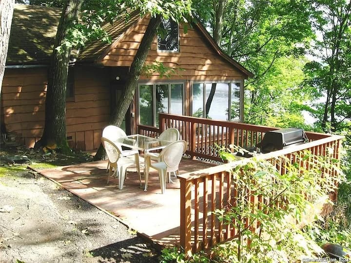 Lakefront Haven: Serene Stay - Danbury, CT