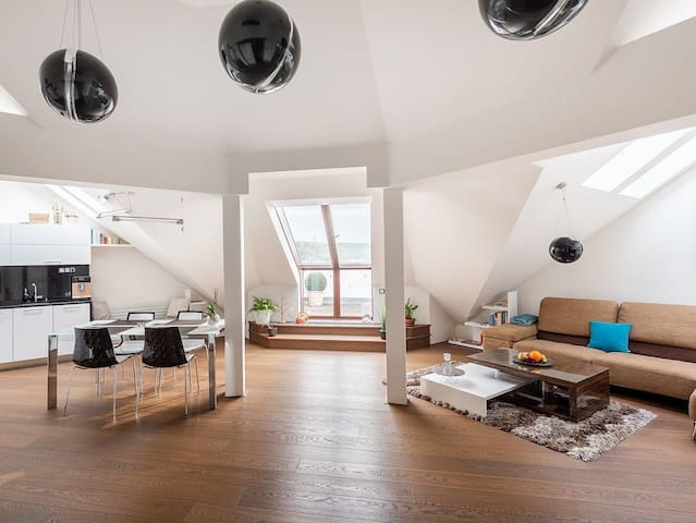 Luxusní byt s terasou, výhledem a garáží