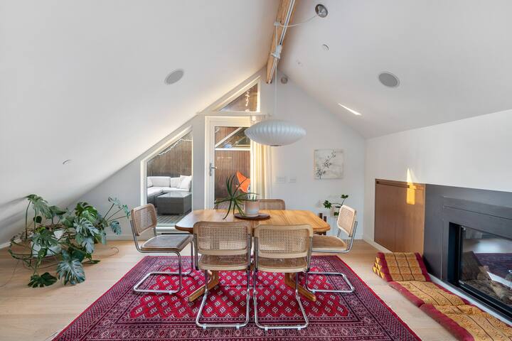 Beautiful, Newly Renovated False Creek Home gallery image 4