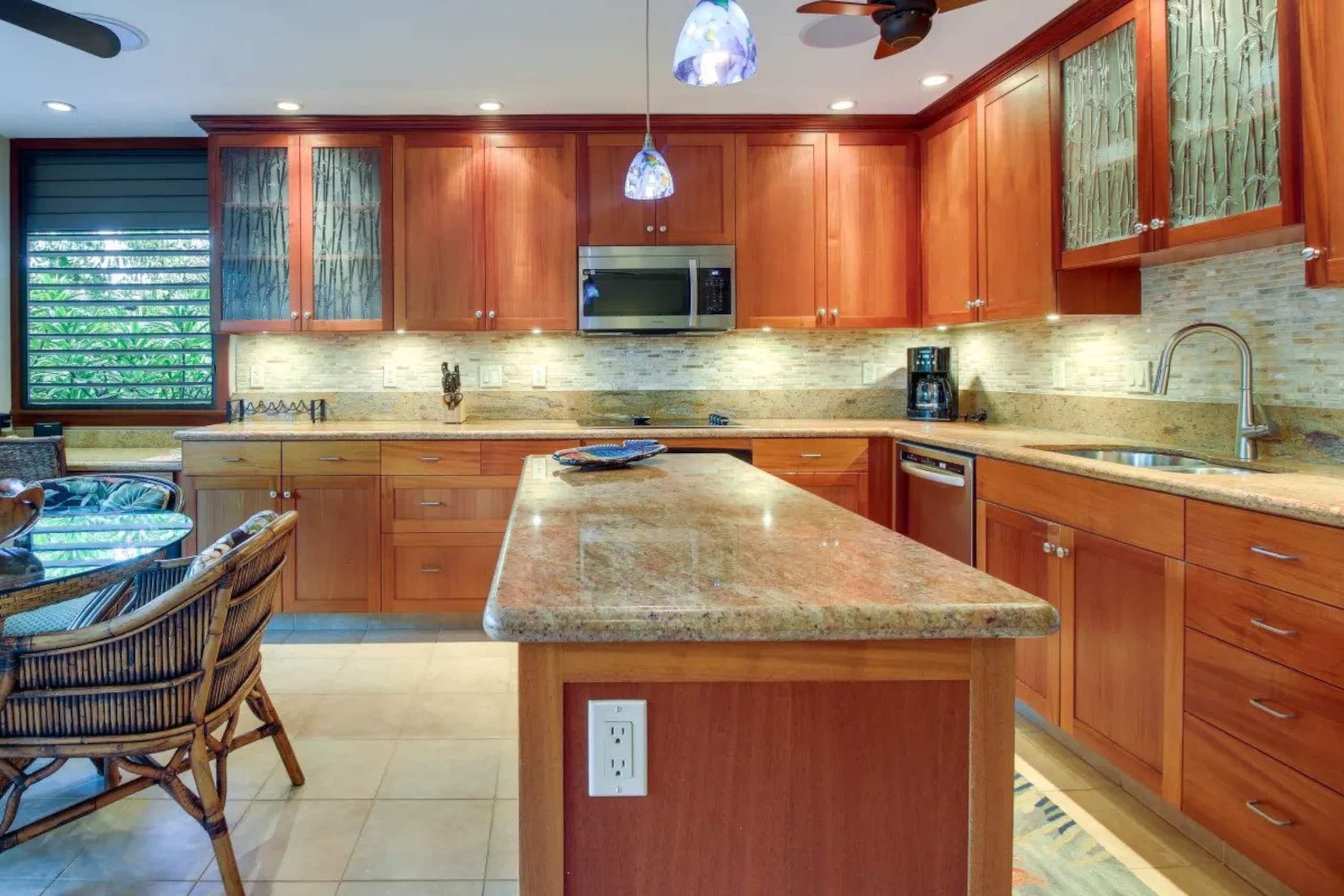 2 Bed / 2 Bath Beachfront Condo - Image 5