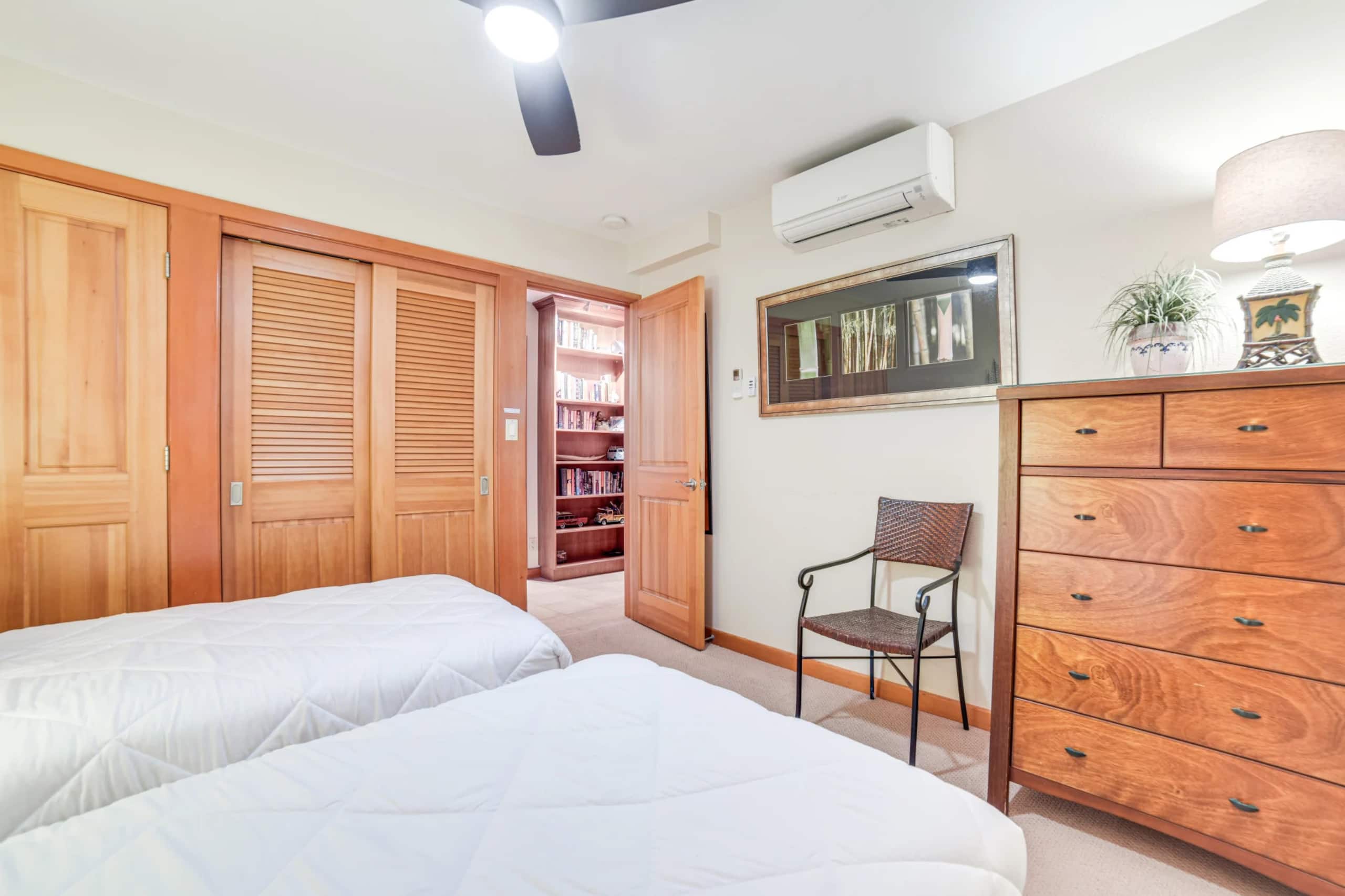 2 Bed / 2 Bath Beachfront Condo - Image 12