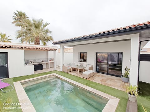 Villa with Private Pool Close to the Sea