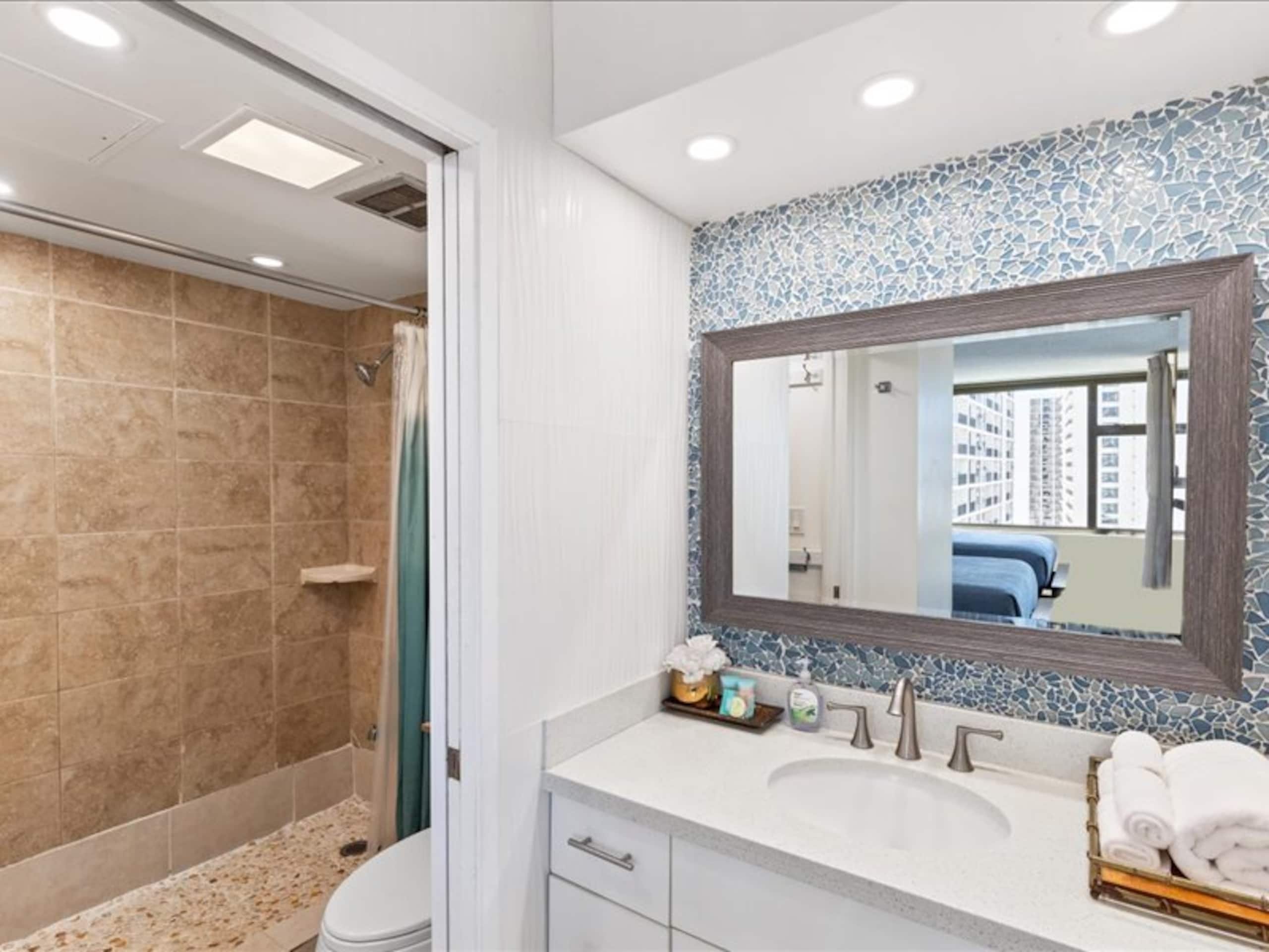 Condo in Honolulu · ★4.76 · 1 bedroom · 3 beds · 1 private bath - Image 10