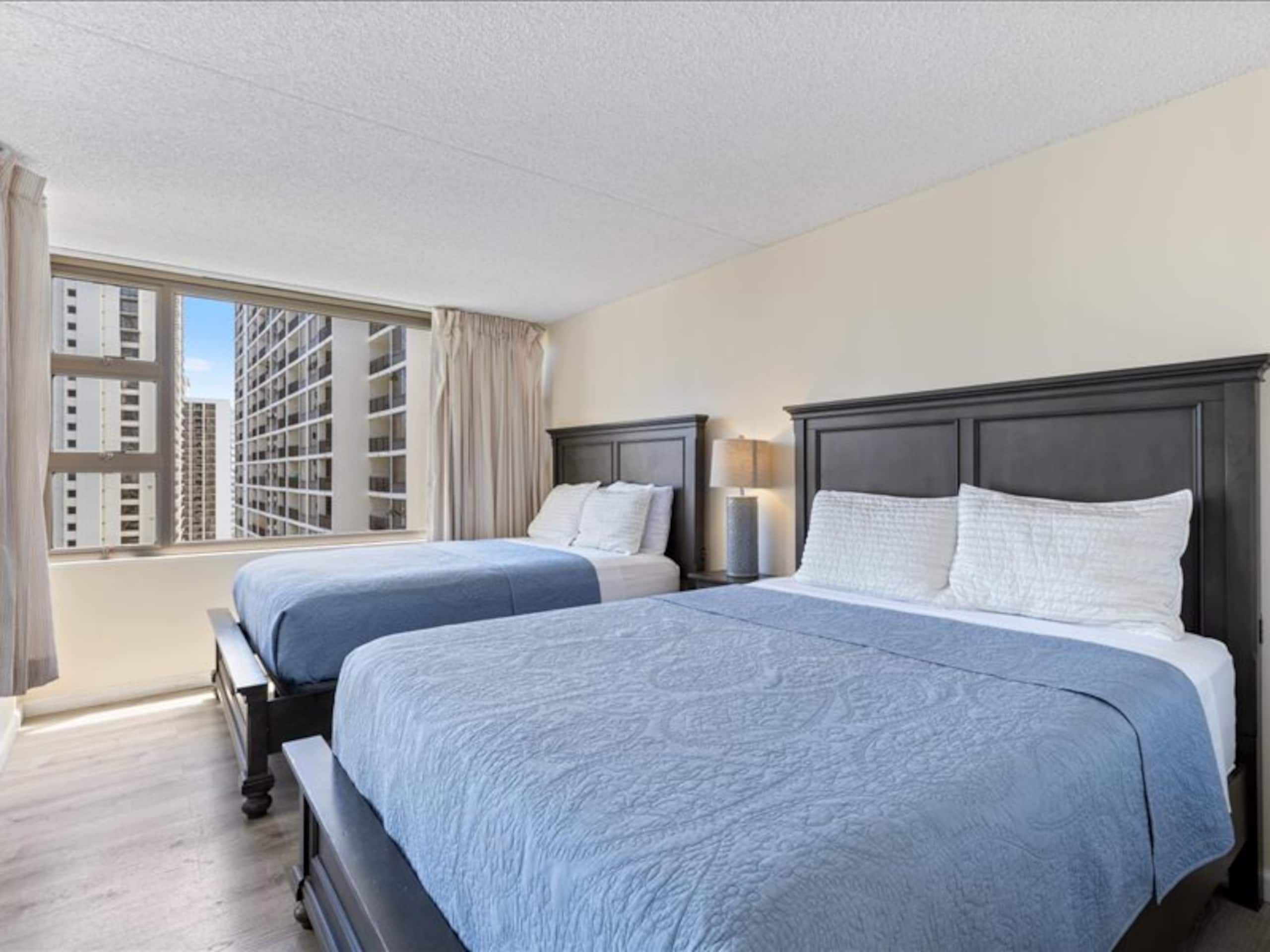 Condo in Honolulu · ★4.76 · 1 bedroom · 3 beds · 1 private bath - Image 8