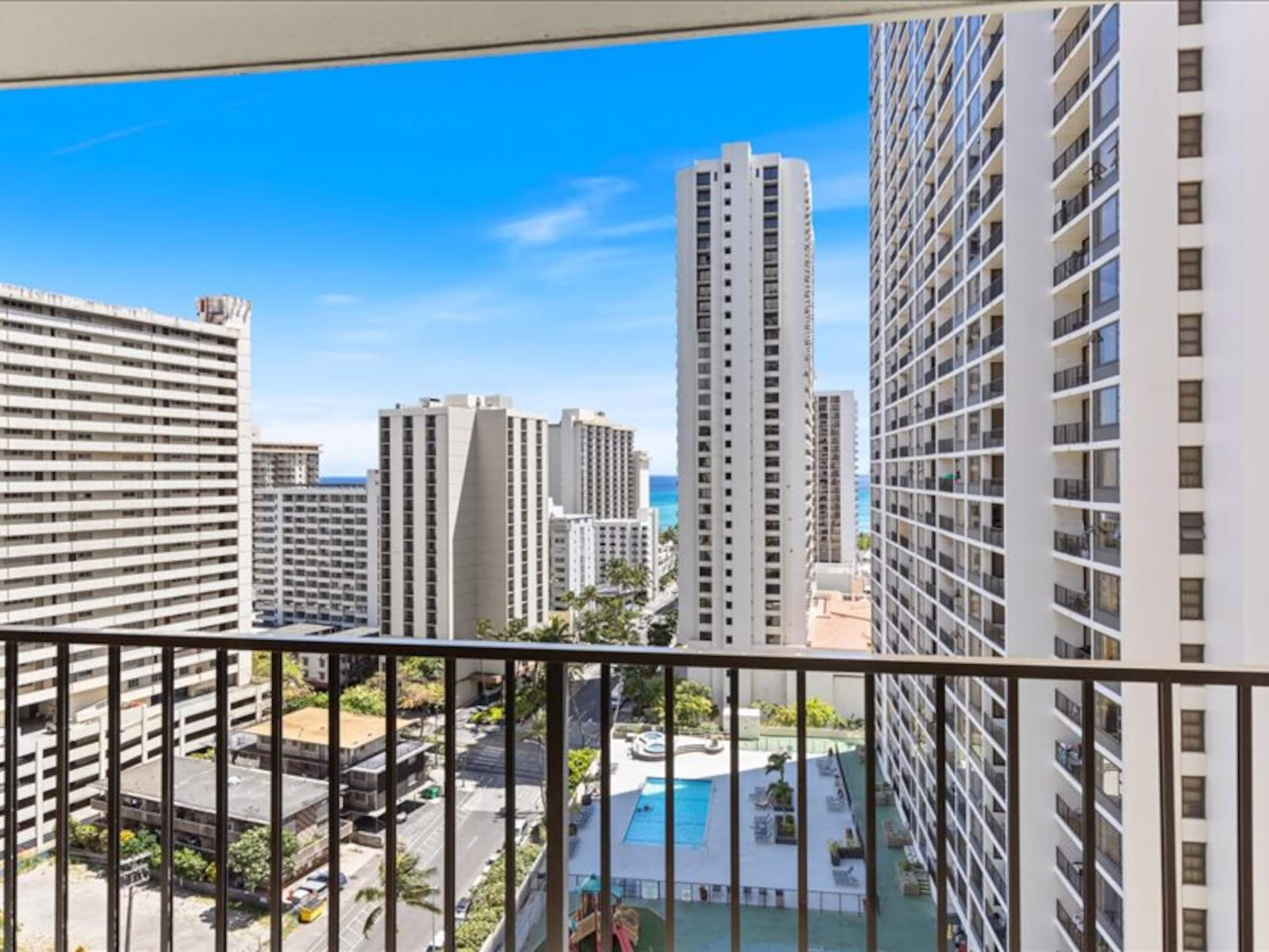 Condo in Honolulu · ★4.76 · 1 bedroom · 3 beds · 1 private bath - Image 12