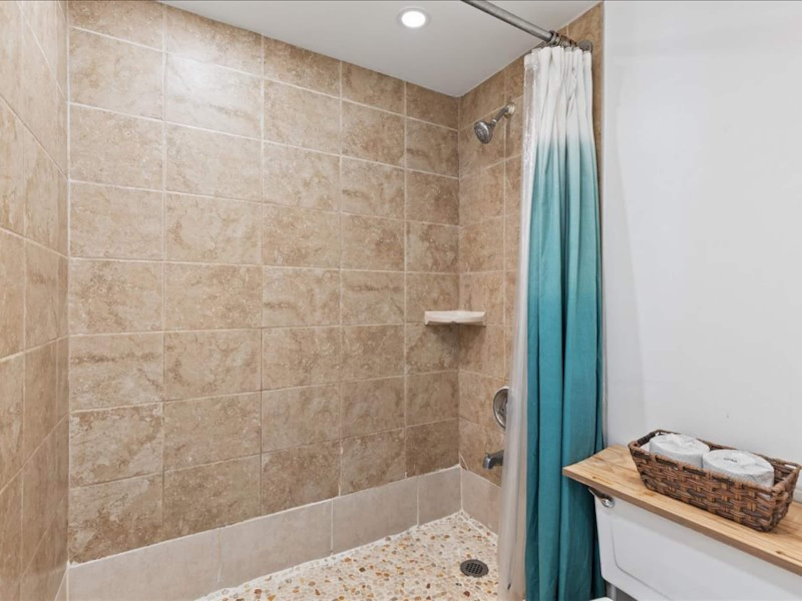 Condo in Honolulu · ★4.76 · 1 bedroom · 3 beds · 1 private bath - Image 9