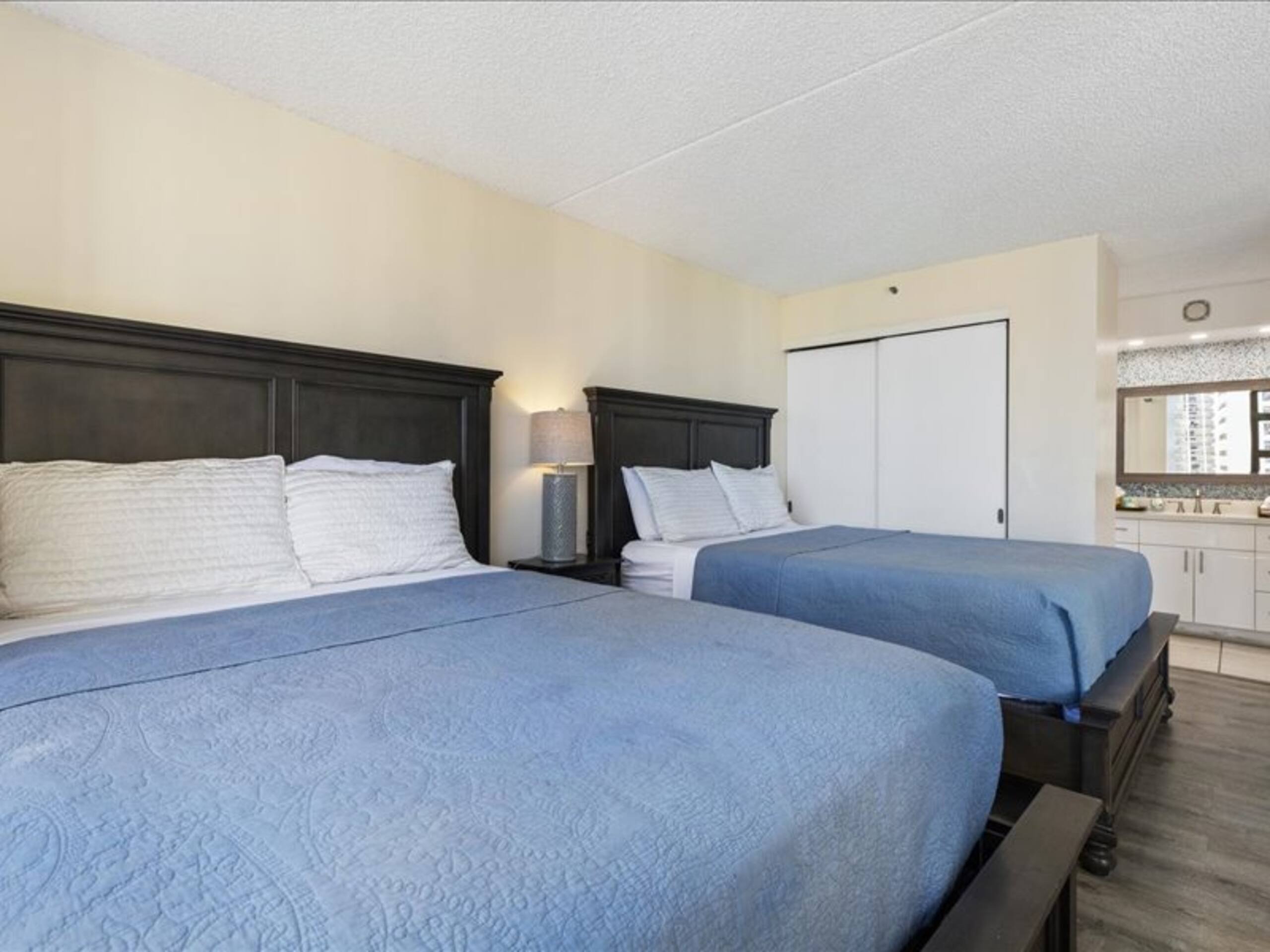 Condo in Honolulu · ★4.76 · 1 bedroom · 3 beds · 1 private bath - Image 7
