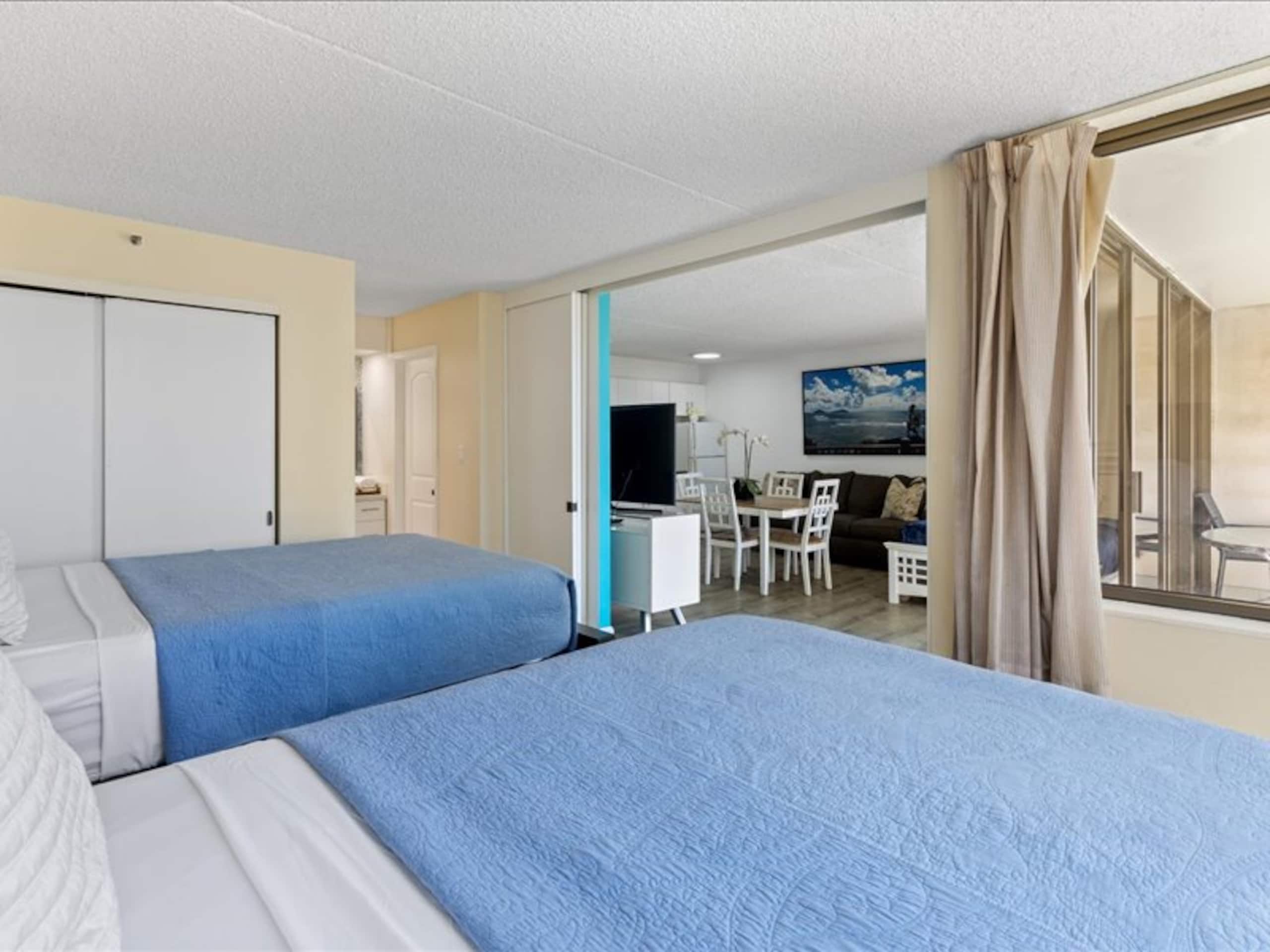 Condo in Honolulu · ★4.76 · 1 bedroom · 3 beds · 1 private bath - Image 6