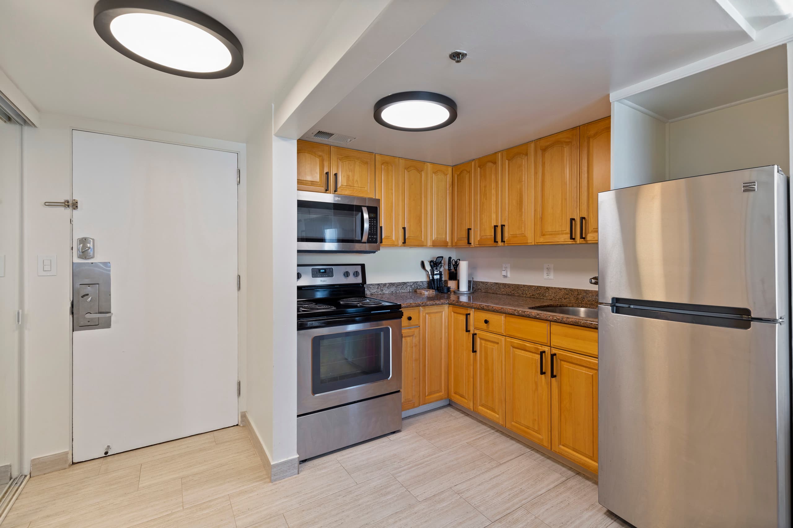 Condo in Honolulu · ★4.72 · 1 bedroom · 3 beds · 1 private bath - Image 7