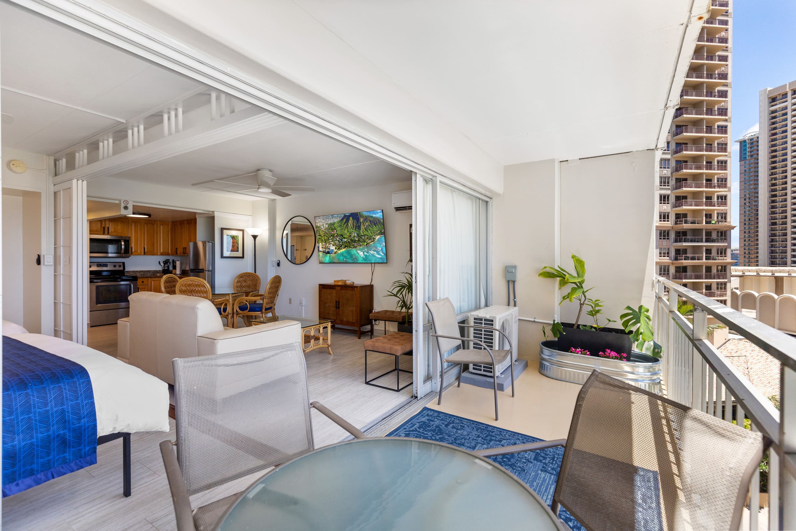 Condo in Honolulu · ★4.72 · 1 bedroom · 3 beds · 1 private bath - Image 19