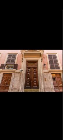 Charming Apartment in Trastevere gallery image 2