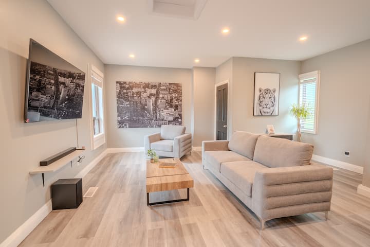 Modern Century 3br Home With Heart - Peterborough, Canadá