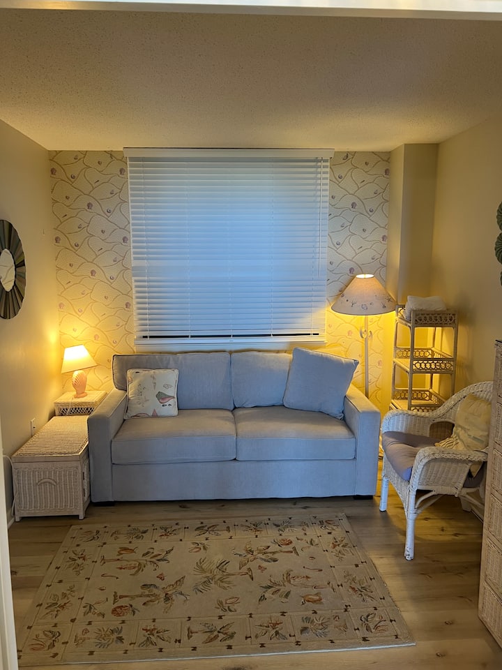 Кауч на спуштање со душек со двојна големина