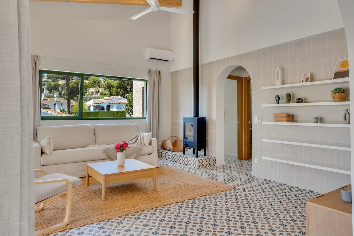 Top performing Airbnb: Villa Vista El Portet (Villa with a View of El Portet) in Teulada