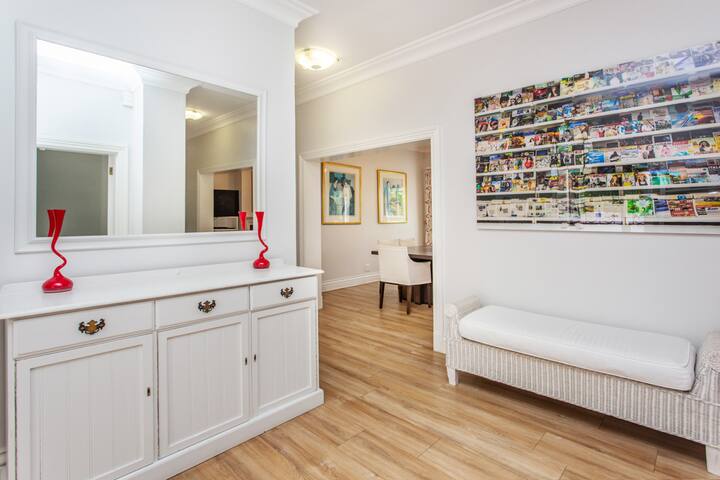 Upmarket garden cottage heated pool Constantia gallery image 4