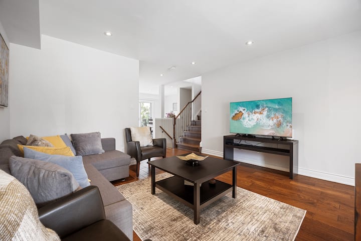 Lovely 3 Bedrooms With 3.5 Bath - Toronto