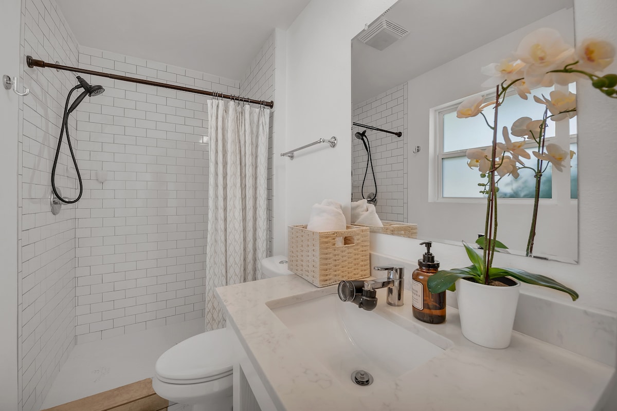 Private Bedroom w Private Bath - New Owner Special