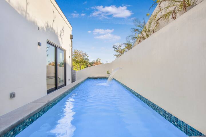 Serene Modernist Home with Pool & Stunning Views gallery image 5