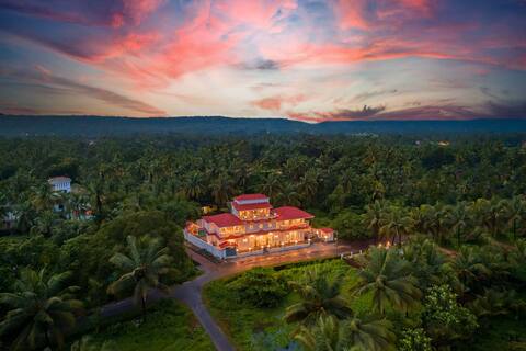 white whale luxury 5BR w/pvt pool & breakfast, gym