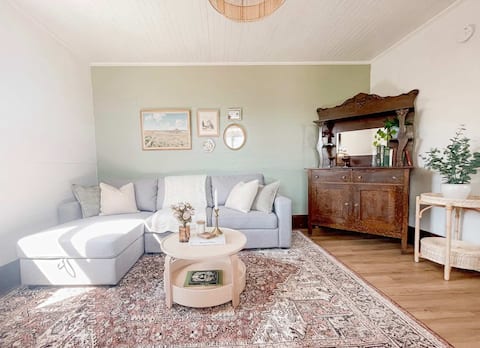 Top performing Airbnb: The Highland House in Victoria, Subd. A