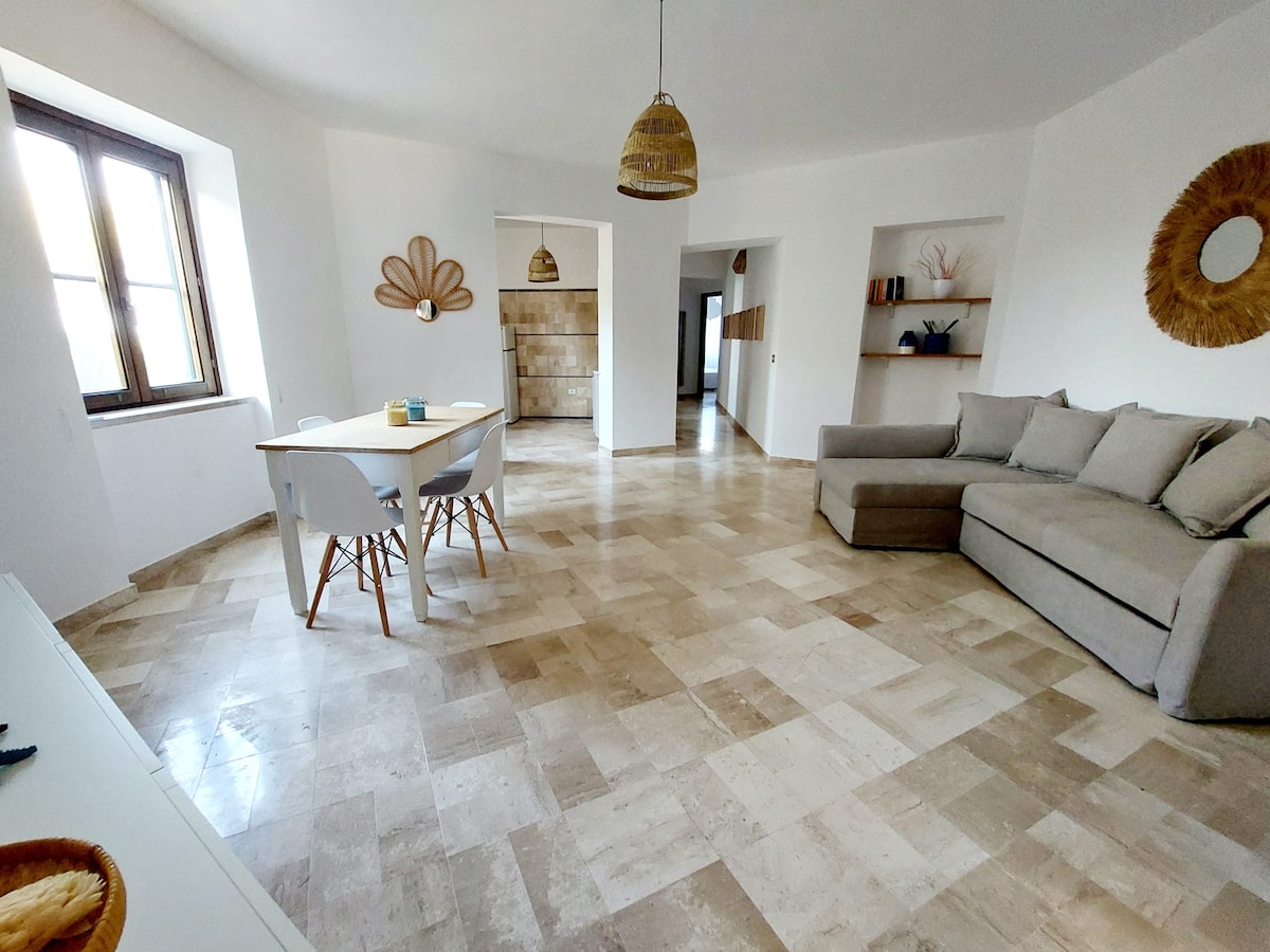 Top performing Airbnb: Villa Corallo with a sea view 300 meters away. in Orosei