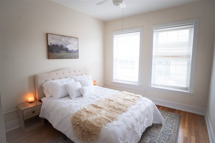 Cozy apartment in Wrigleyville gallery image 5