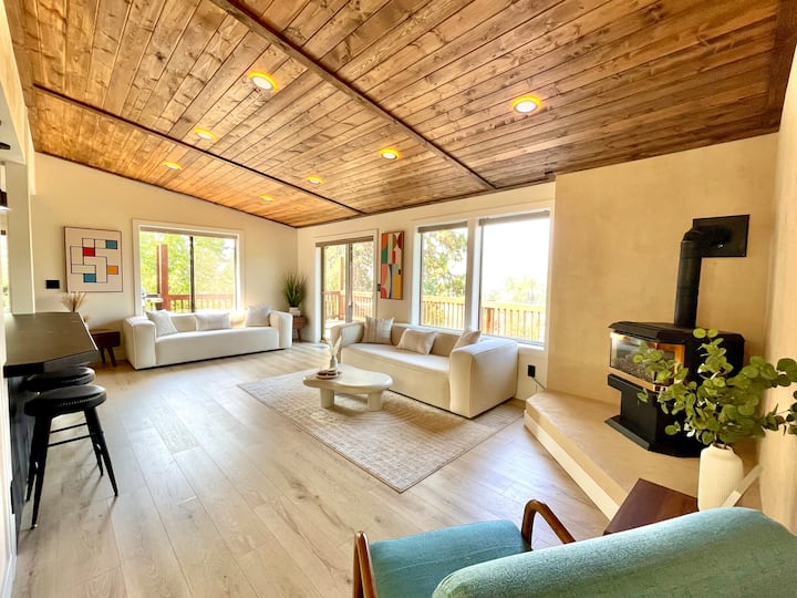 Lake View Nature House w/Theatre, Game Room, & Gym