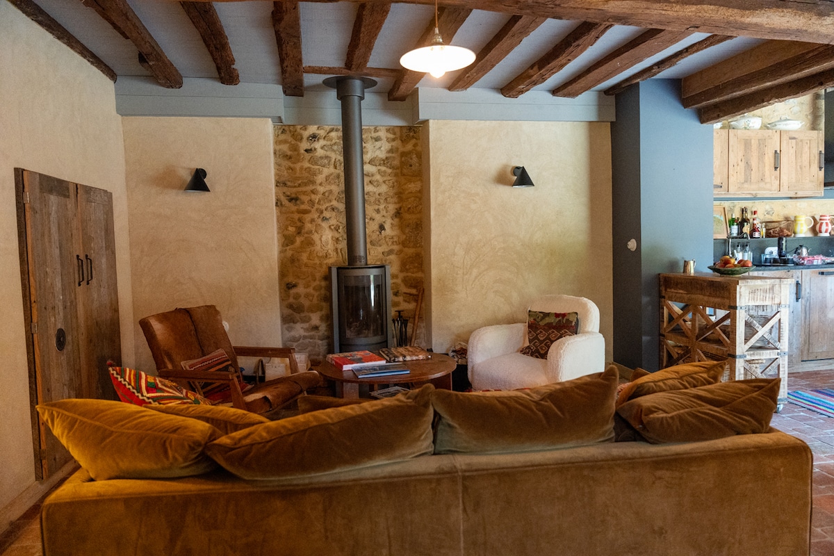 Popular Airbnb listing: La Grange, 1 hour from Paris and 15 minutes from Giverny in Eure
