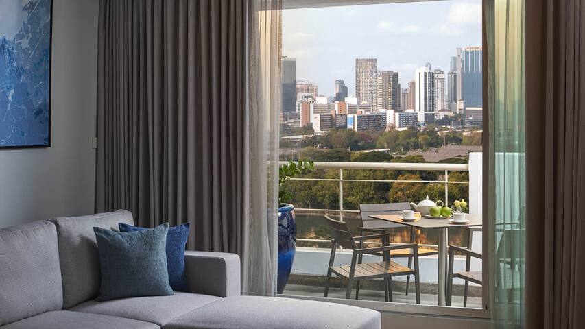 3BR Appt/ lakeview gallery image 2